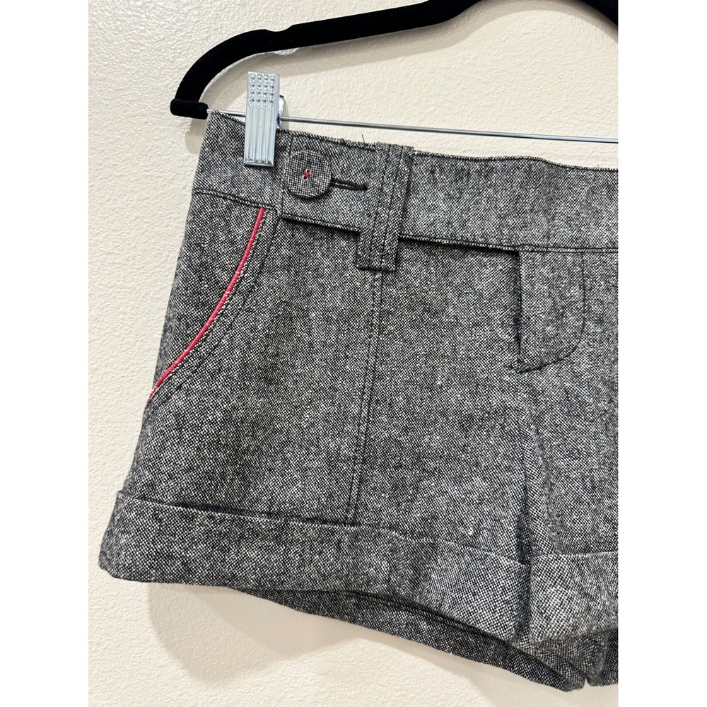 Bebe Womens Grey Tweed Cuffed Shorts Pink Trim Size 2 Salt and Pepper Tailored - Picture 2 of 9